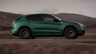 Alfa Romeo Stelvio Quadrifoglio - side panning